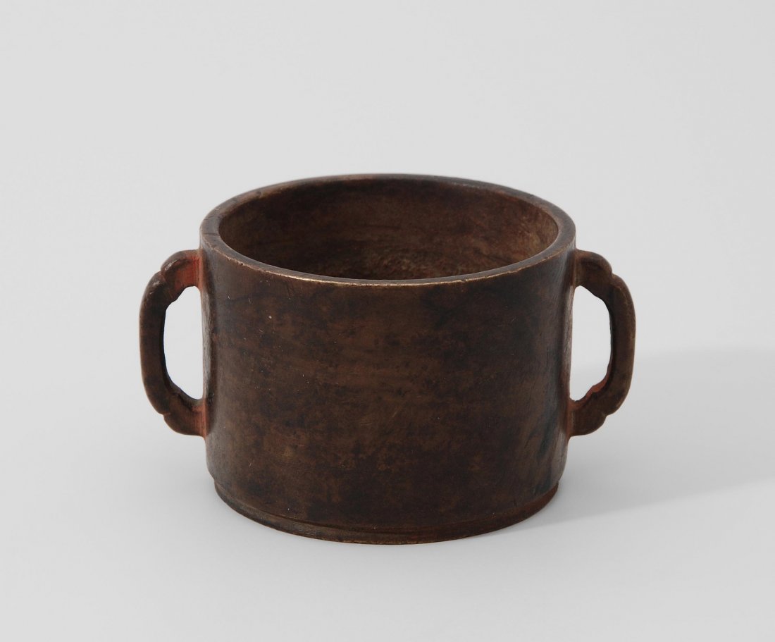 *Kleines Henkelgefäss China. Bronze. Signiert wen xiang (1 of 1)