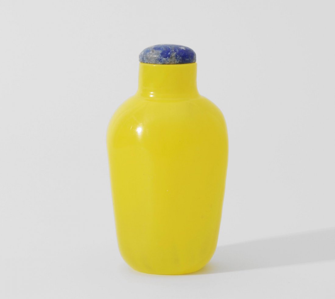 Snuffbottle China, 20.Jh. Tongzhi-Marke. Gelbes Glas, (1 of 1)