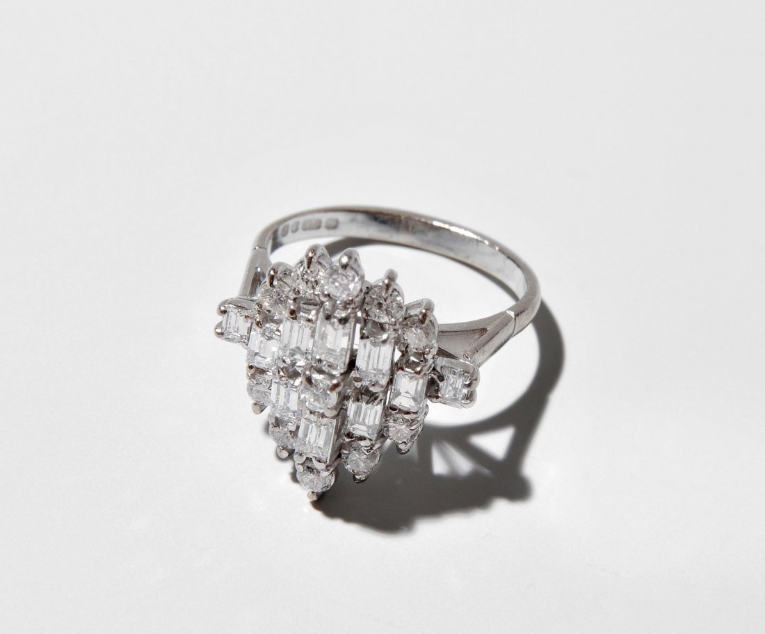 *Diamant-Ring 750 Weissgold. In Rautenform ausgefasst (1 of 1)