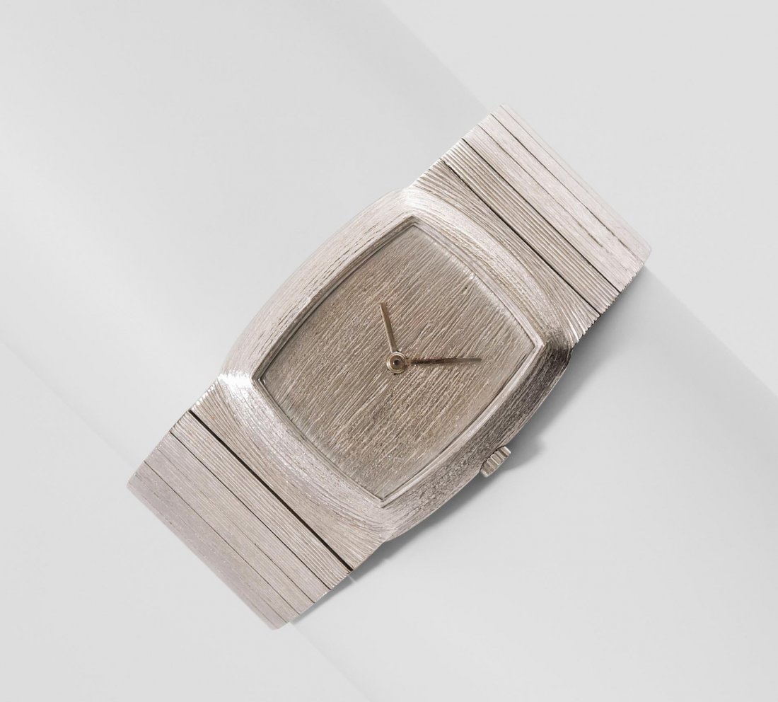 Binder Damenarmbanduhr Juvenia für Binder, 1980er: Binder Damenarmbanduhr Juvenia für Binder, 1980er Jahre. 750 Weissgold. ETA Quarzwerk. Gehäuse Nr. 834865. Gehäuse in abgerundeter Viereckform mit strukturierter Lunette und Zifferblatt. Massives,