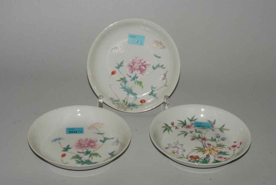 Lot: 3 kleine Teller China, 20.Jh. Porzellan. Rundform. (1 of 3)