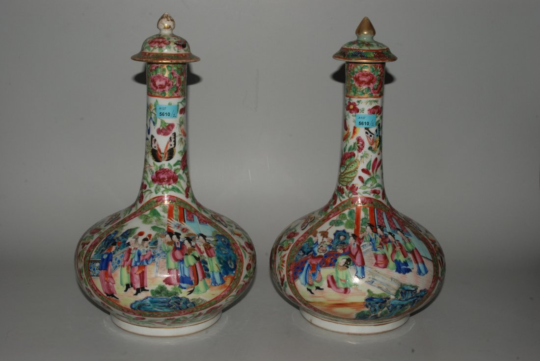 1 Paar Deckelvasen China, 19.Jh. Porzellan. Kanton (1 of 1)