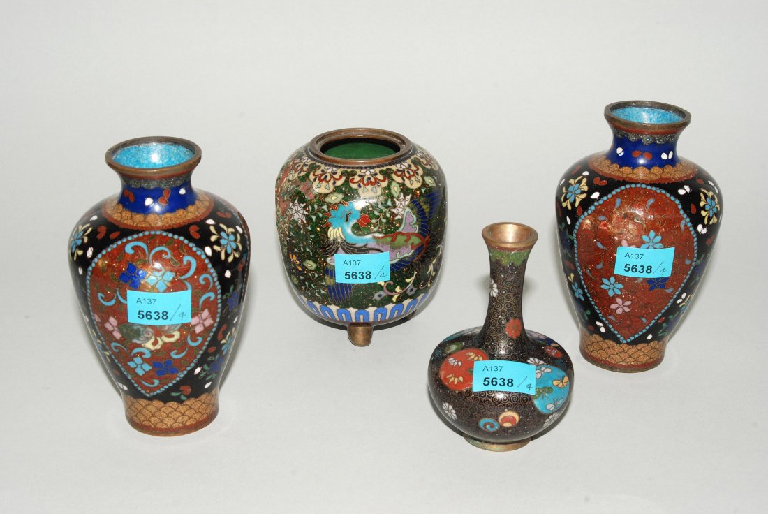 Lot: 4 kleine Vasen Japan, um 1900. Email cloisonné. (1 of 1)