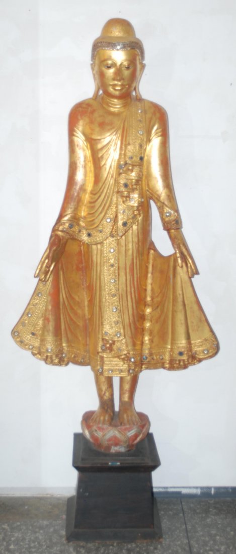 Grosser, stehender Buddha Burma, 20.Jh. Holz, rot und (1 of 1)