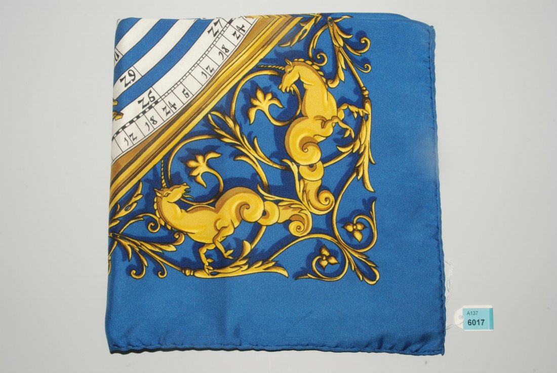Hermès, Carré "Dies et Hore" Seide. In Blau. Ca. 89x89 (1 of 1)