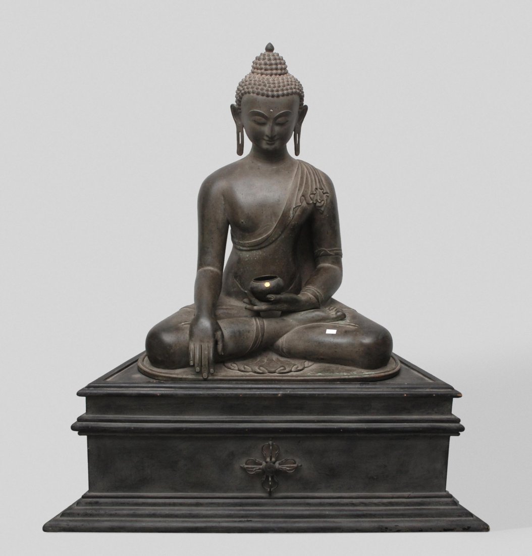Buddha Shakyamuni Nepal, 20.Jh. Kupferlegierung, dunkel (1 of 1)