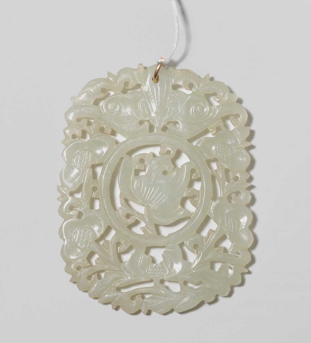 Jade-Anhänger China, 20.Jh. Celadongrüne Jade. Scheibe (1 of 1)