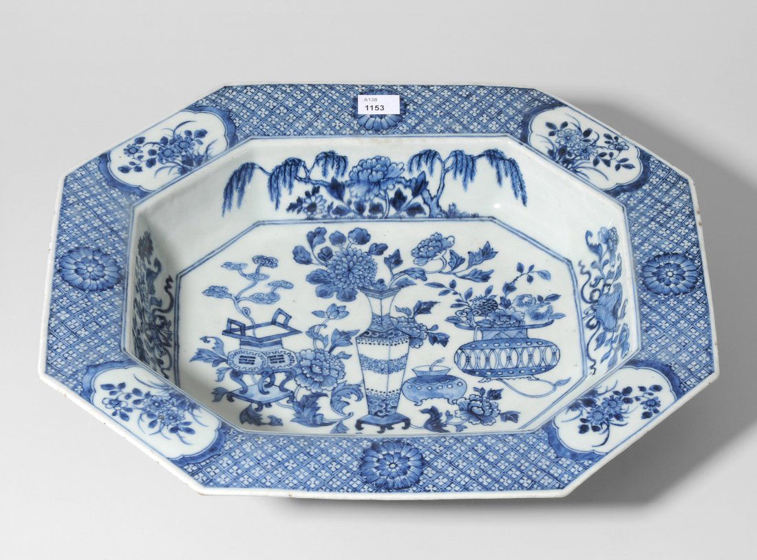 Tiefe Platte China, 19.Jh. Porzellan. Achteckig. (1 of 1)