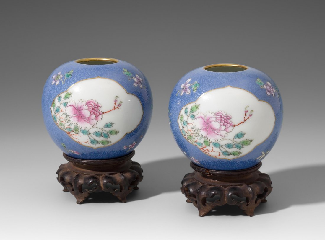 1 Paar Kugelvasen China. Eisenrote Qianlong-Marke. (1 of 1)