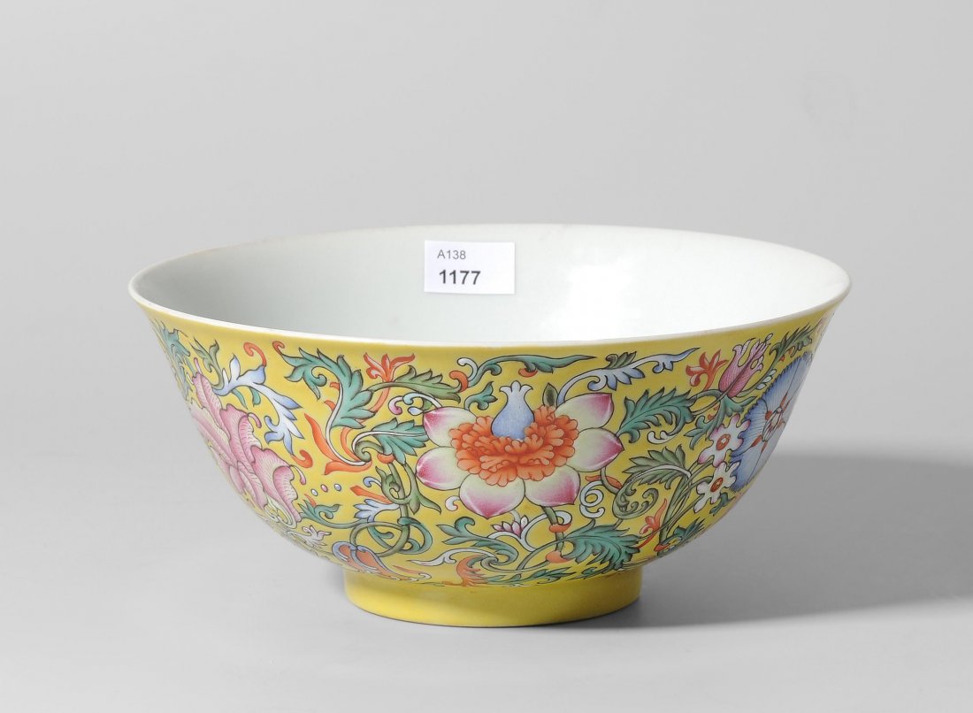 Grosse Schale China, 20.Jh. Porzellan. Wandung mit (1 of 1)