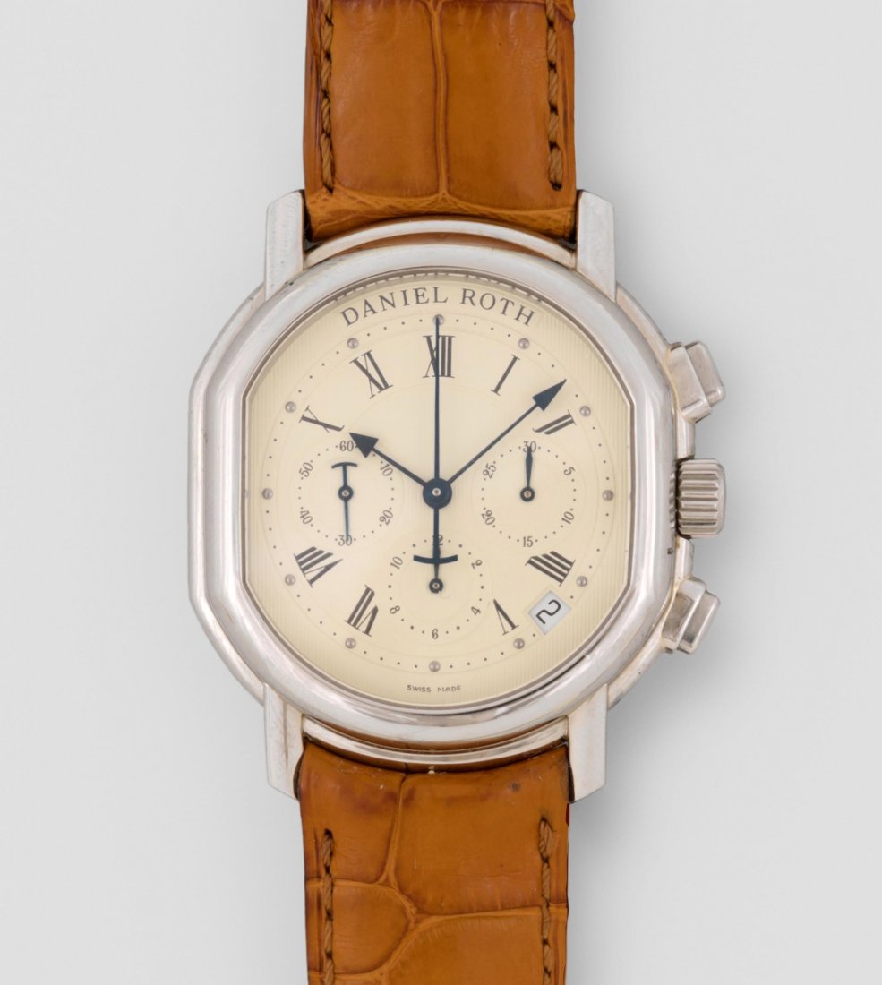 Daniel Roth Ovaler, automatischer Herrenchronograph in: Daniel Roth Ovaler, automatischer Herrenchronograph in Stahlgehäuse. Boden verschraubt mit Sichtglas auf das Werk, Kaliber 400, Nummer 582. Beiges Zifferblatt mit schwarzen, römischen Stundenzahlen,