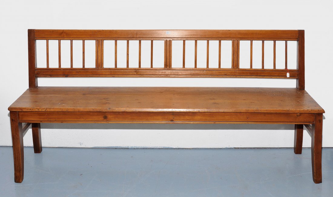 Bank Biedermeier. Weichholz. Rechteckige Sitzfläche.: Bank Biedermeier. Weichholz. Rechteckige Sitzfläche. Gerade Rückenlehne mit Versprossung. Gebrauchsspuren. 173x42x82 cm.