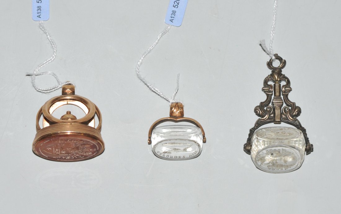 Lot: 3 Berlocken Um 1900. Metall, vergoldet bzw. (1 of 1)