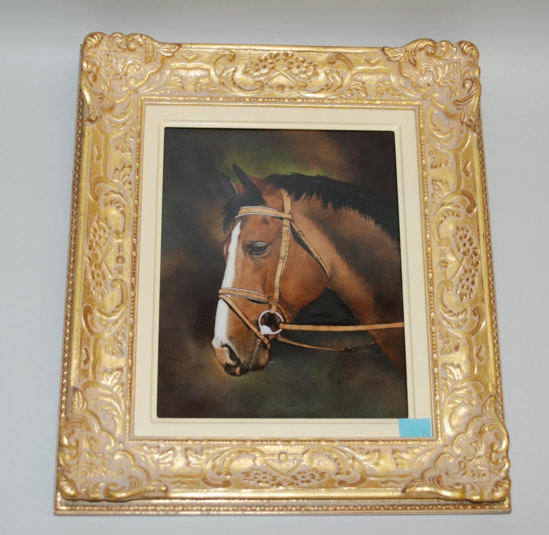 Lot: 2 Porzellanbilder Pferdeköpfe auf grünem Grund. (1 of 2)