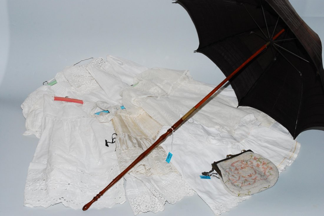 Lot: Puppenbekleidung 6 weisse Puppenkleidchen aus (1 of 1)