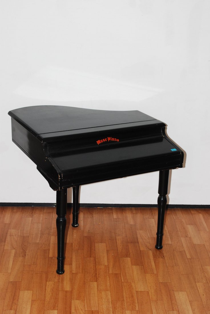 Kinderflügel Anfang 20.Jh. Holz, schwarz lackiert.: Kinderflügel Anfang 20.Jh. Holz, schwarz lackiert. Marke: Muse Piano. 43 Tasten. H 61 cm.