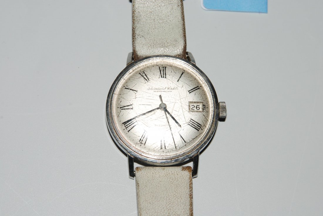 IWC Runde, automatische Herrenarmbanduhr in: IWC Runde, automatische Herrenarmbanduhr in Stahlgehäuse. Boden gedrückt, Werknummer 1872580, Kaliber 8541, Referenznummer 1889618, D 35 mm. Silberfarbenes Zifferblatt mit schwarzen, römischen Stun