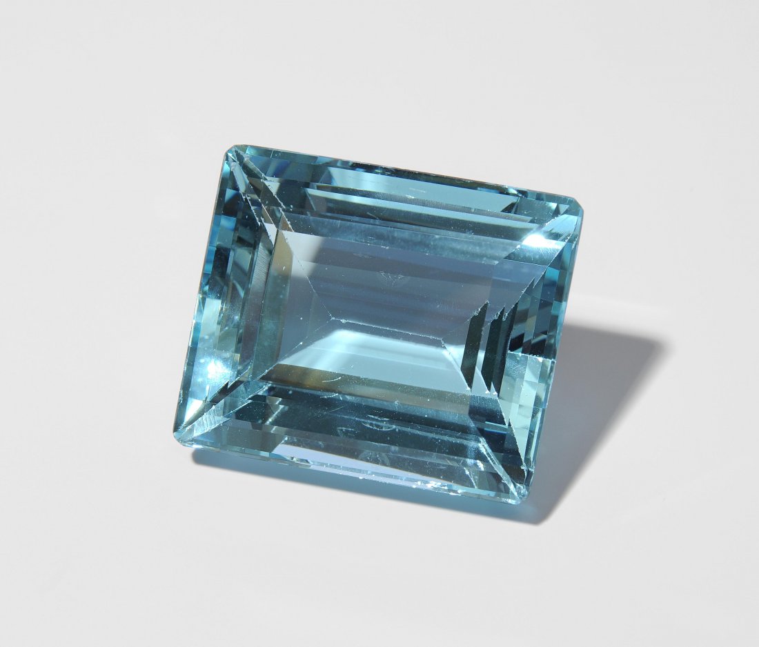 Ungefasster Aquamarin 98.576 ct, oktagonaler (1 of 2)