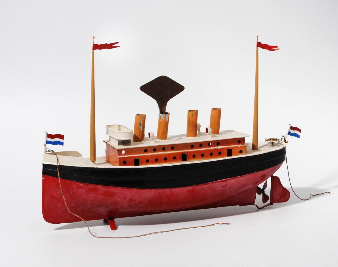 Bing-Passagierdampfer Deutschland, um 1912. Blech (1 of 1)