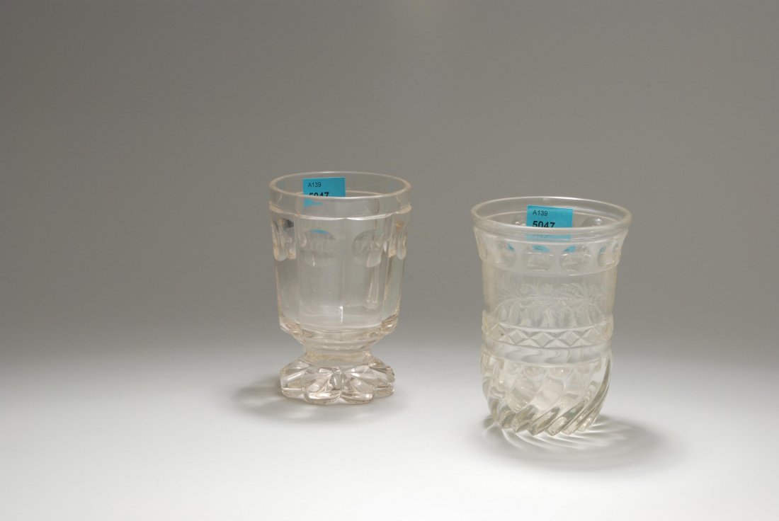 Lot: 2 Becher, Böhmen 19.Jh. Farbloses Kristallglas, (1 of 1)