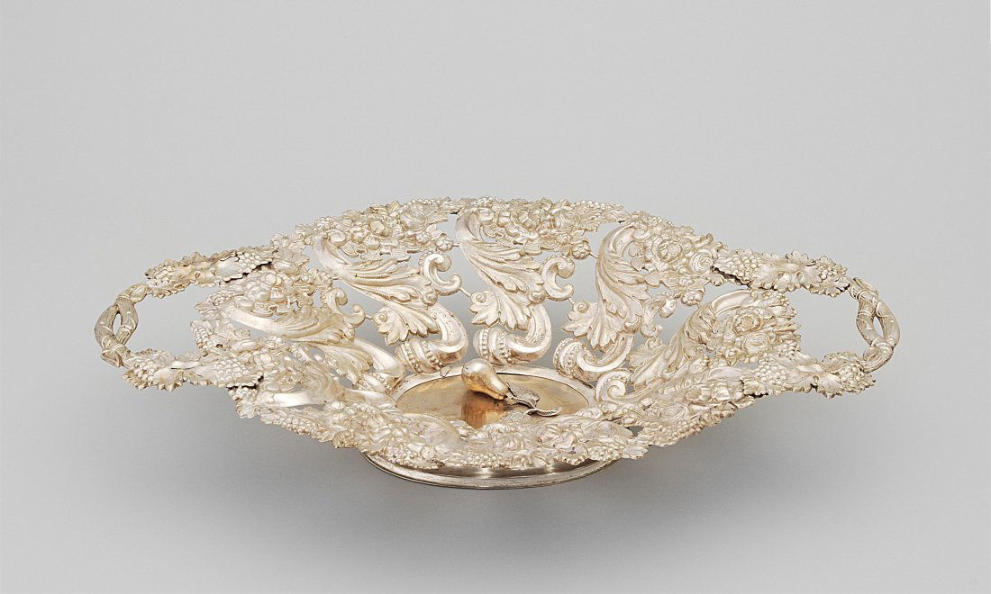 Wiener Zierschale 1857. Silber. Meistermarke AH. Ovale (1 of 1)