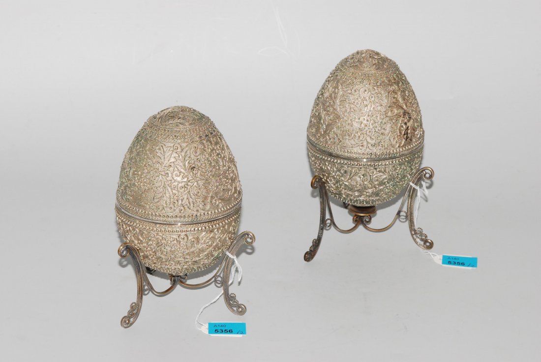 1 Paar Ziereier Weissmetall. Zweiteiliger Körper mit (1 of 1)