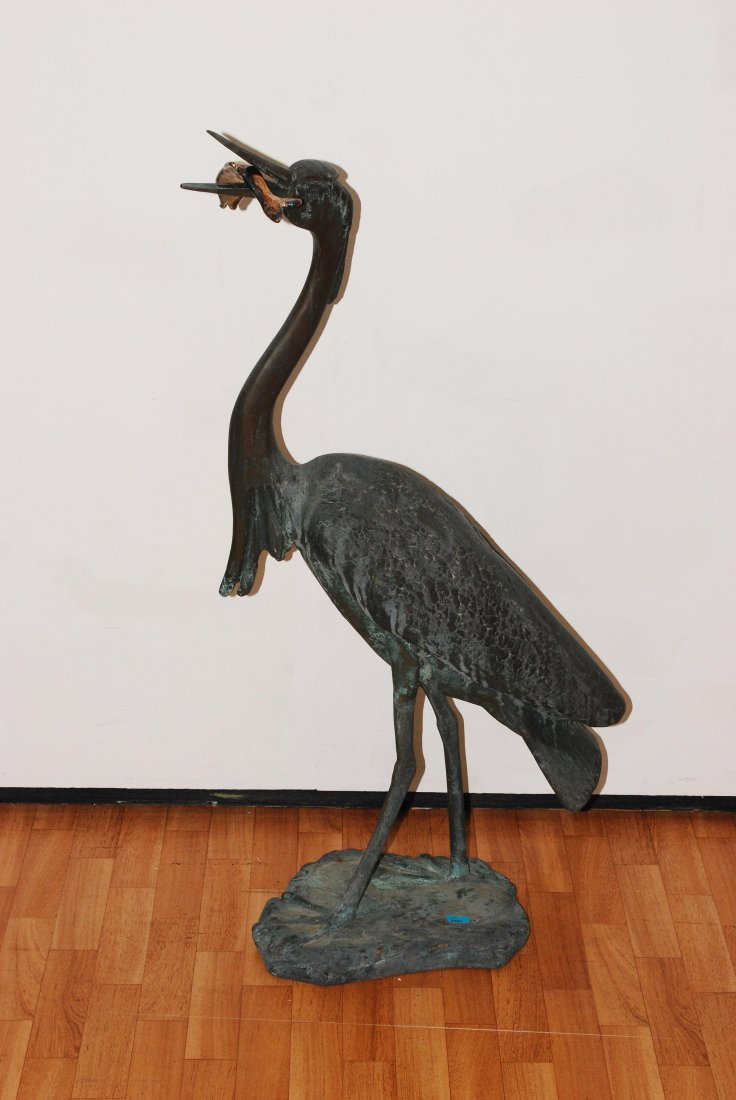 Gartenfigur Neuere Arbeit. Bronze. Fischreiher auf (1 of 1)