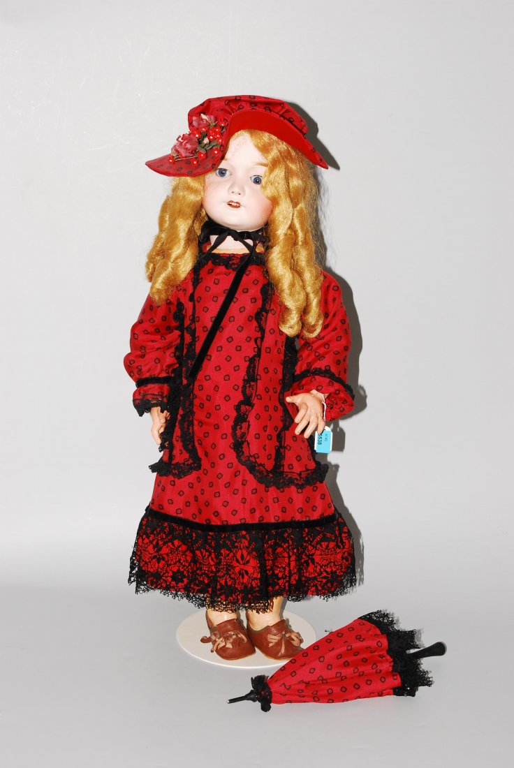 A. Lanternier & Cie.-Puppe "Chérie 10" Frankreich,: A. Lanternier & Cie.-Puppe "Chérie 10" Frankreich, Limoges, um 1910. Kurbelkopf aus Biscuit-Porzellan. Halsmarke: "FABRICATION FRANCAISE, ALE Cie. LIMOGES, Cherie 10". Glenkkörper aus Masse. Blonde