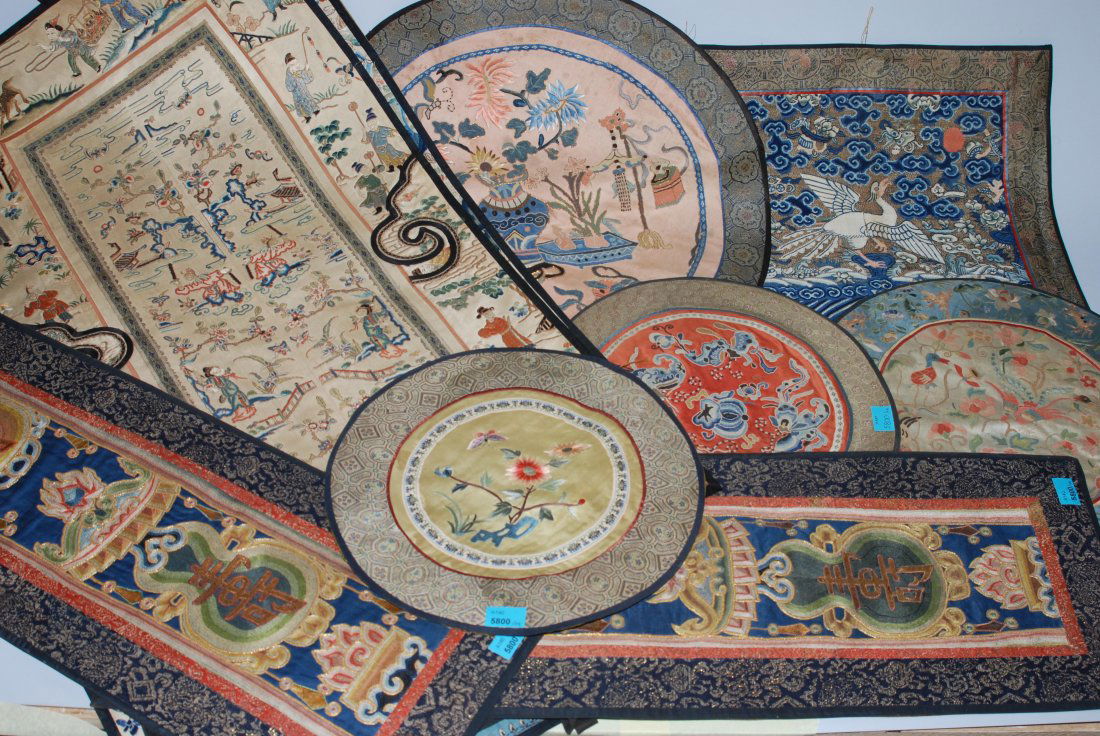 Lot 14 Stickereien China, um 1900. Polychrome Stickerei (1 of 1)