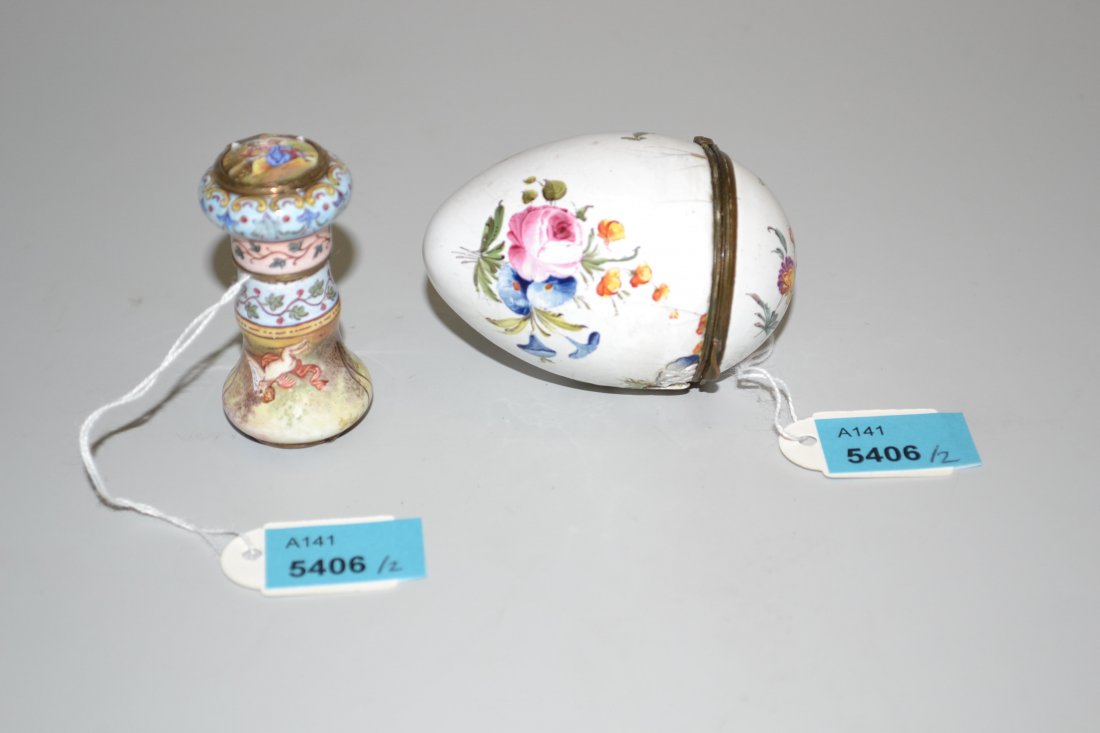 Lot: 2 kleine Döschen Um 1900. (1) Metall, emailliert. (1 of 1)