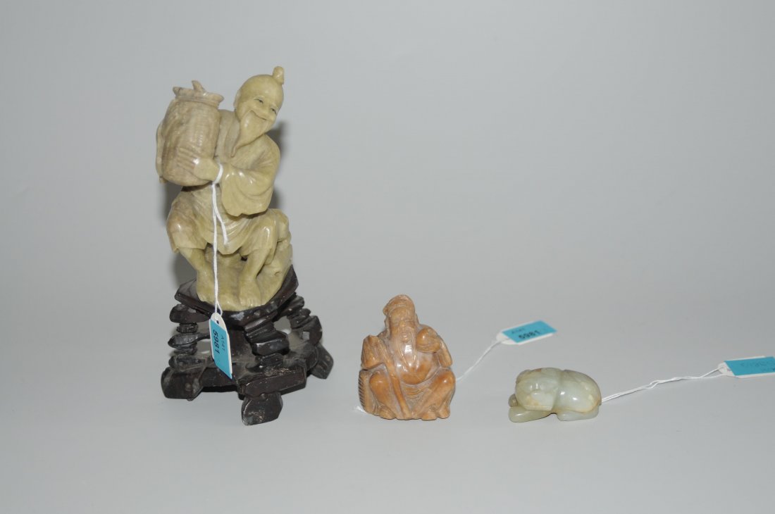 Lot: 3 Figuren China, 1.Hälfte 20.Jh. Kleiner Jadelöwe. (1 of 1)