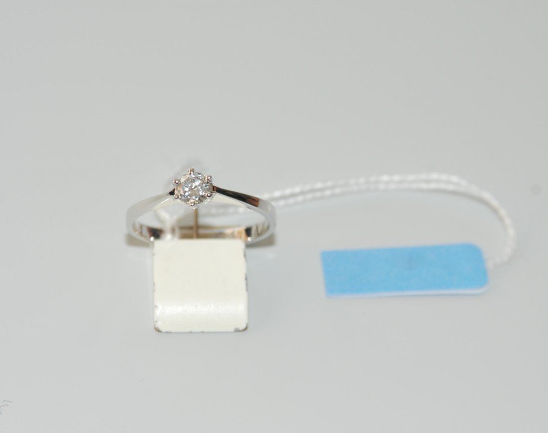 Brillant-Ring 750 Weissgold. Solitaire. 1 Brillant ca.: Brillant-Ring 750 Weissgold. Solitaire. 1 Brillant ca. 0.32 ct, H/I-P1. Gr. 55, 2.2 g.