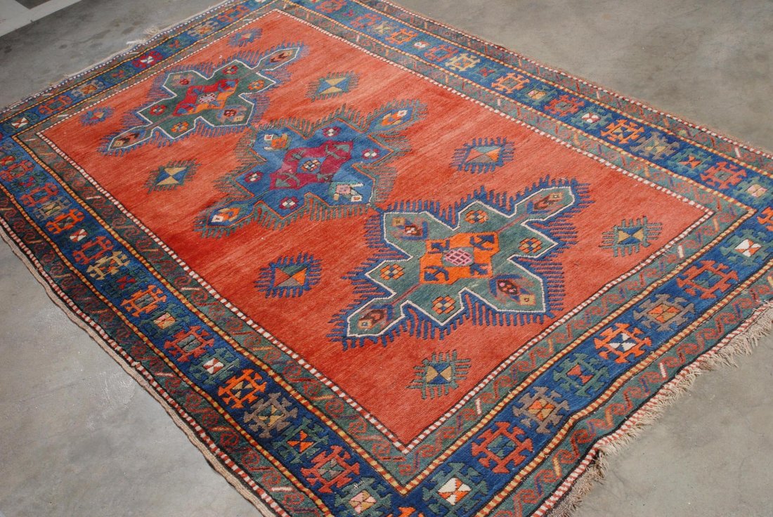 Kazak S-Kaukasus, um 1910. Im roten Mittelfeld thronen (1 of 10)