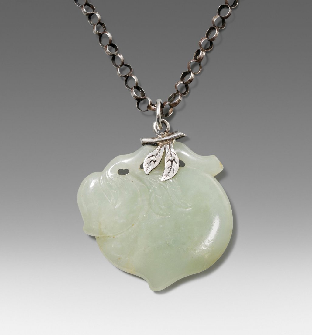 Jade-Anhänger China, 1.Hälfte 20.Jh. Celadongrüne Jade. (1 of 5)