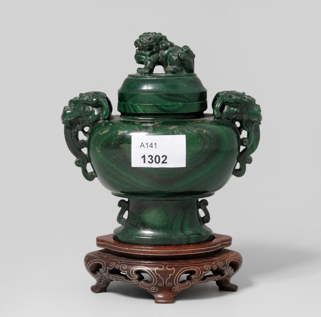 Kleines Deckelgefäss China, Mitte 20.Jh. Malachit. (1 of 1)