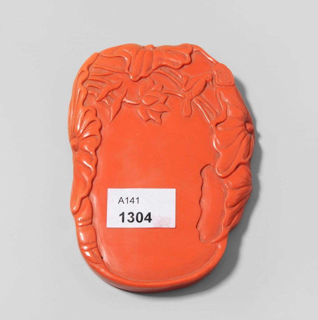 Zierreibstein China, 20.Jh. Koralle imitierendes Glas. (1 of 1)