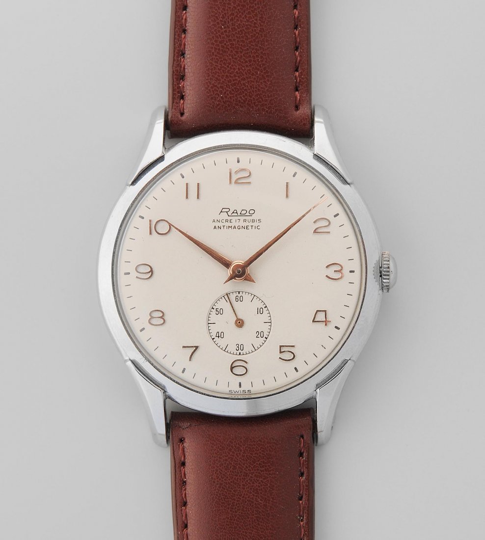 Rado Runde, mechanische Herrenarmbanduhr in: Rado Runde, mechanische Herrenarmbanduhr in Stahlgehäuse. Boden gedrückt, Referenznummer GR9021, D 36 mm. Cremefarbenes Zifferblatt mit aufgesetzten, kupferfarbenen, arabischen Stundenzahlen, schwar