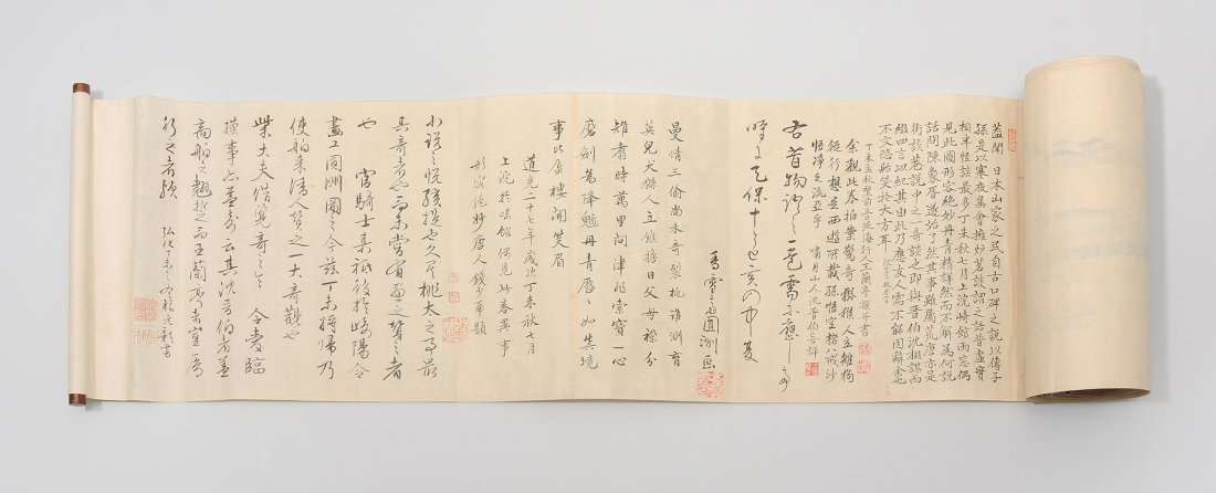 Handrolle Japan, Ende Edo-Zeit. Momotaro Mukashi: Handrolle Japan, Ende Edo-Zeit. Momotaro Mukashi Monogatari no zu. Farbe und Tusche auf Papier. Darstellung der japanischen Volkssage, Momotaro, der aus dem Pfirsich Geborene. Malerei, signiert Ensh. 