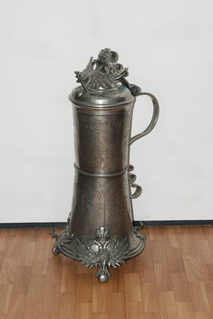 Grosse Zierkanne In der Art des 16.Jhs. Zinn. Deckel (1 of 1)