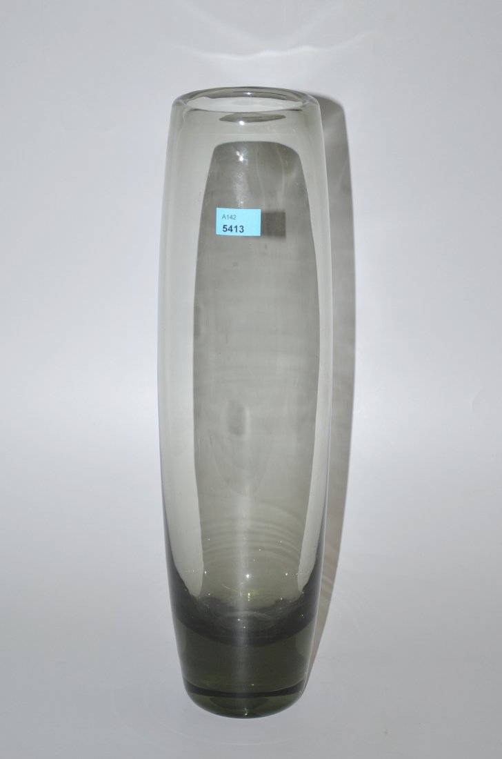 Holmegaard-Vase Um 1955. Entwurf von Per Ltken.: Holmegaard-Vase Um 1955. Entwurf von Per Ltken. Rauchfarbenes Glas. H 38,5 cm.