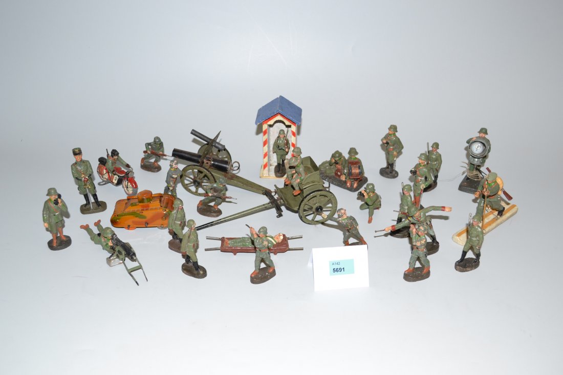 Lot: Elastolin-Soldaten Deutschland, um 1940. (1 of 3)