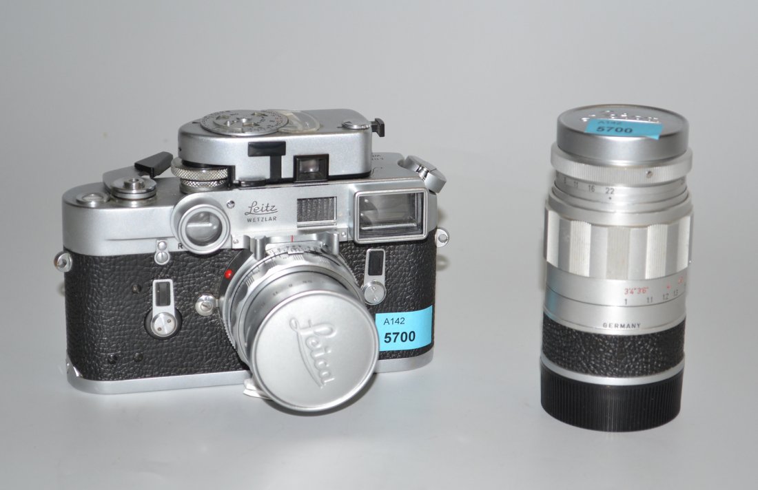 Leica-Rollfilmkamera mit Zubehr Deutschland, um 1960. (1 of 1)