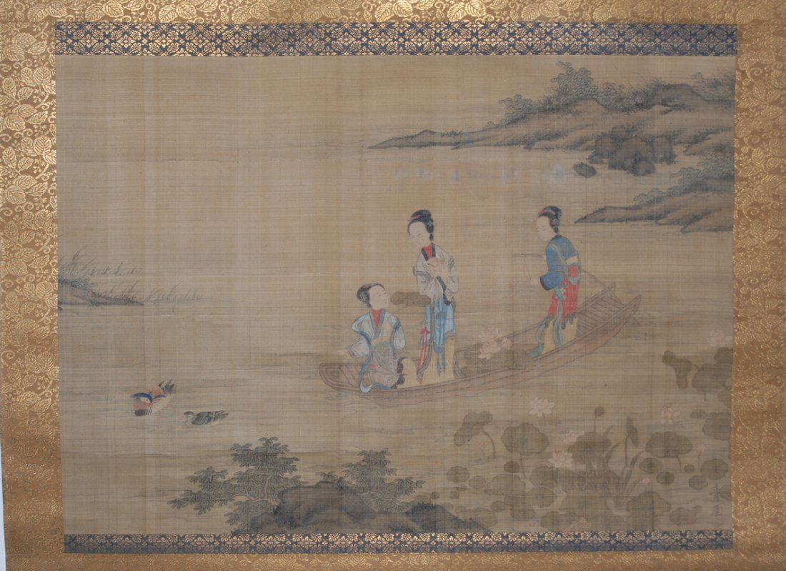 Malerei China, Qing Dynastie. Tusche und Farbe auf: Malerei China, Qing Dynastie. Tusche und Farbe auf Seide. Unten rechts mit Tusche Qing Ya und mit rotem Siegel signiert. Drei Damen in bunten Gewndern auf dem Boot. Risse, Wasserflecken. 45x63,5. Als