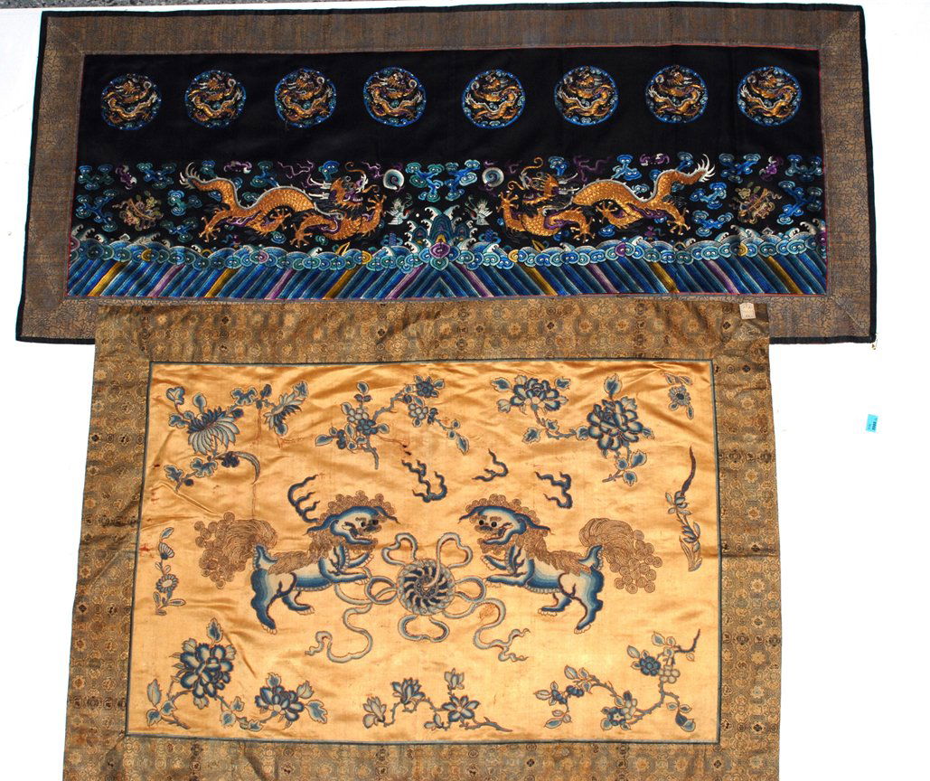 Lot: 2 Seidenstickereien China, 20.Jh. Seide, bestickt (1 of 1)