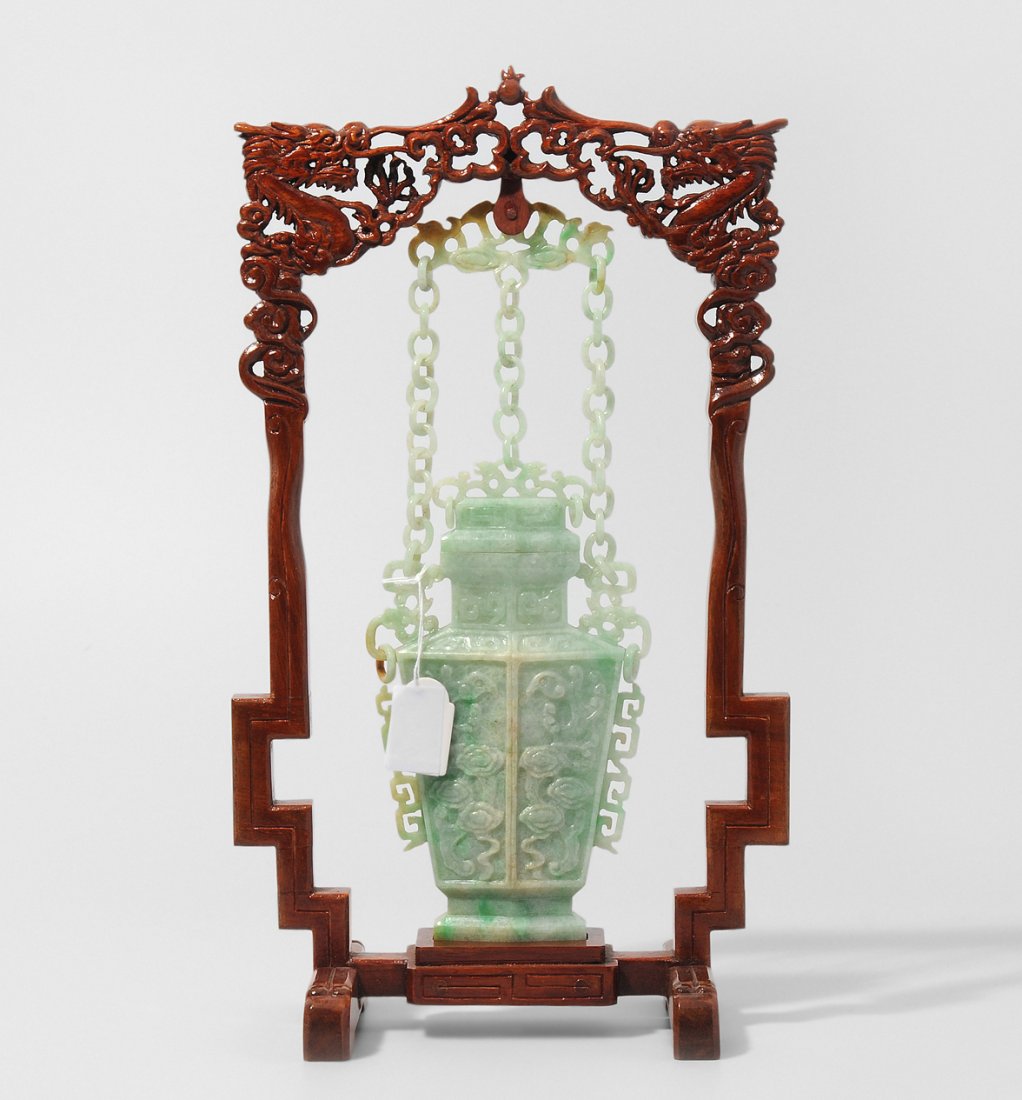 Deckelgefäss an Kette China, 20.Jh. Hellgrüne Jade mit (1 of 10)