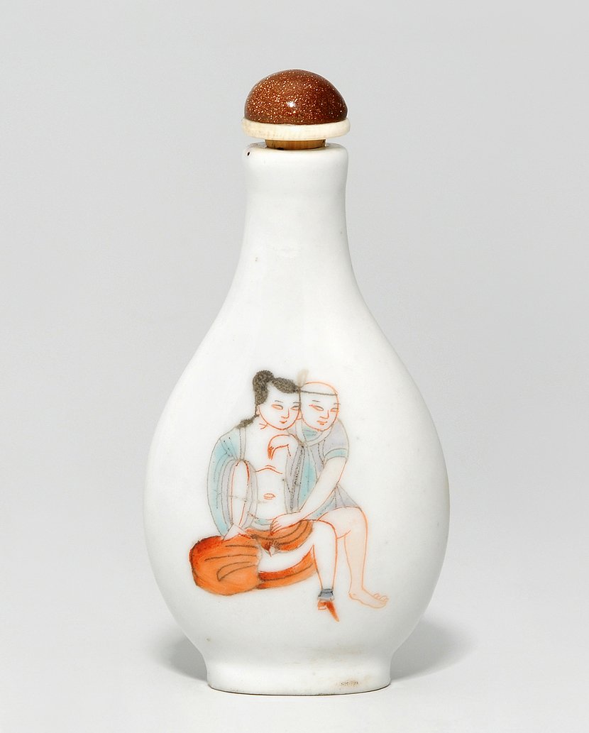 Snuffbottle  China, 19.Jh. Porzellan. Birnenförmiger (1 of 1)