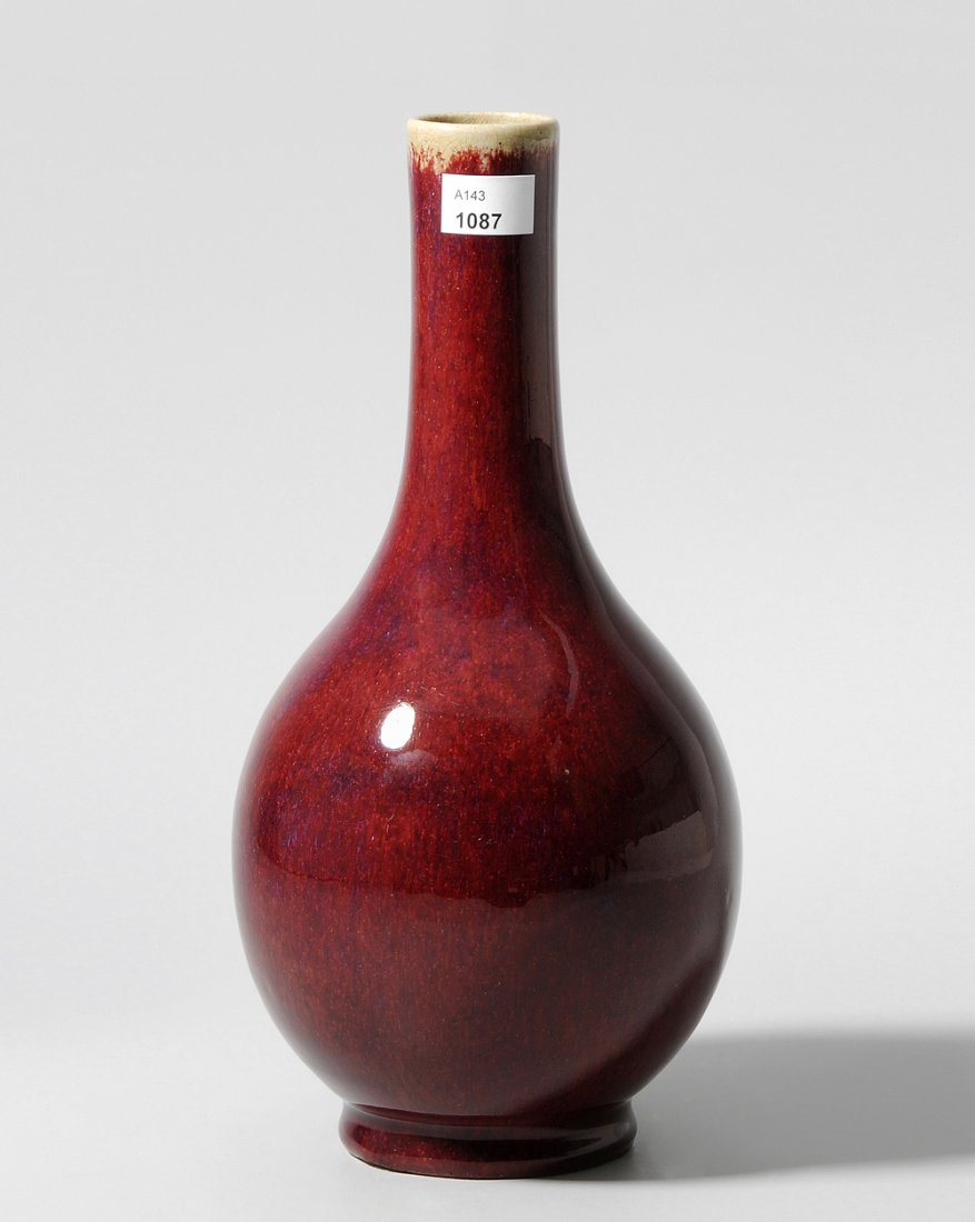 Langhalsvase China, späte Qing-Dynastie. Steinzeug mit (1 of 1)
