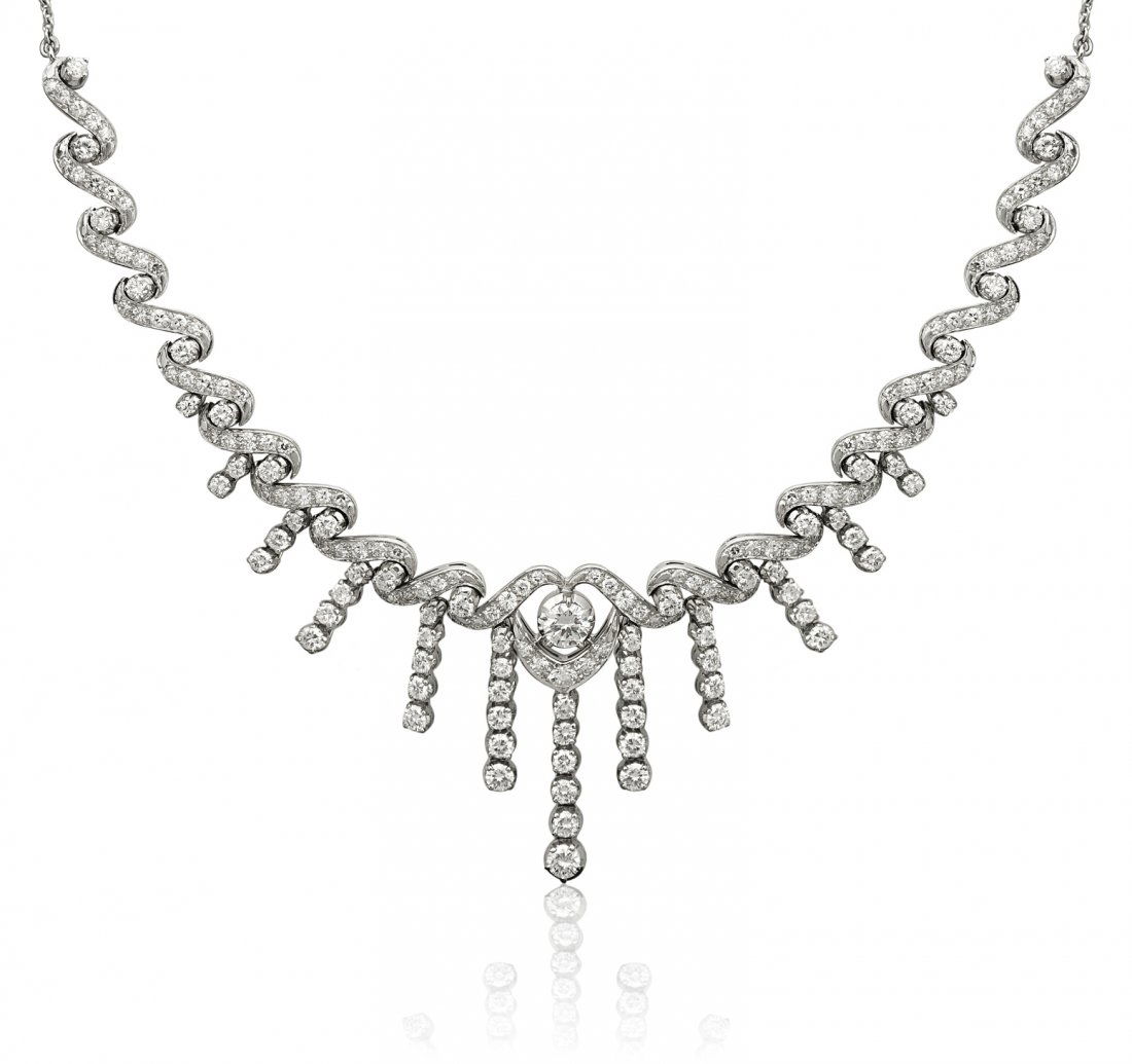 Brillant-Collier Bucherer. 750 Weissgold. Elegantes: Brillant-Collier Bucherer. 750 Weissgold. Elegantes Collier mit Brillant von ca. 0.40 ct. und 171 kl. Brillanten von zus. ca. 7.30 ct, davon 46 hängend. Diamantqualität F-G/vvs-vs. L 42 cm, 28,5 g.