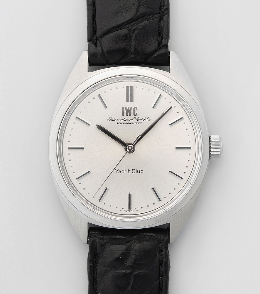 IWC Yacht Club Runde, mechanische Herrenarmbanduhr 70er: IWC Yacht Club Runde, mechanische Herrenarmbanduhr 70er Jahre in Stahlgehäuse. Boden verschraubt, Gehäusenummer 2074738, D 36 mm. Silberfarbenes Zifferblatt mit aufgesetzten, silberfarbenen Stundeni
