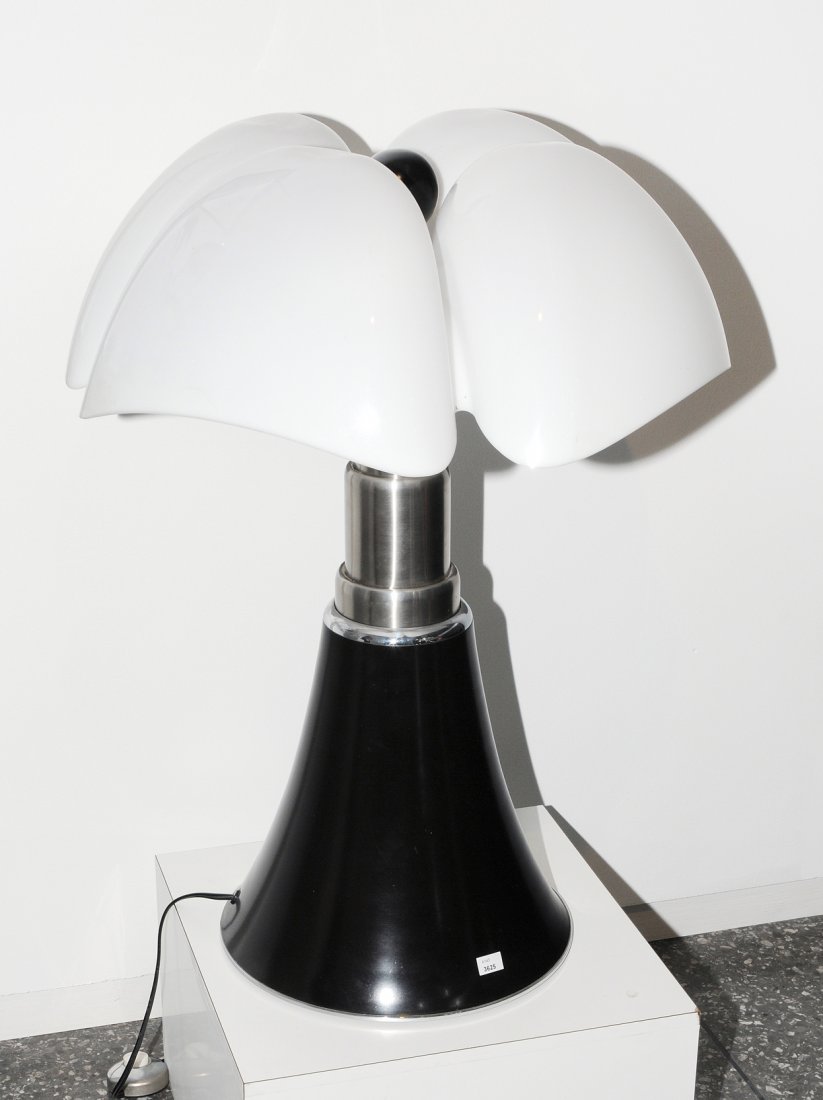 Aulenti, Gae (1927–2012) Tischleuchte Pipistrello, (1 of 1)